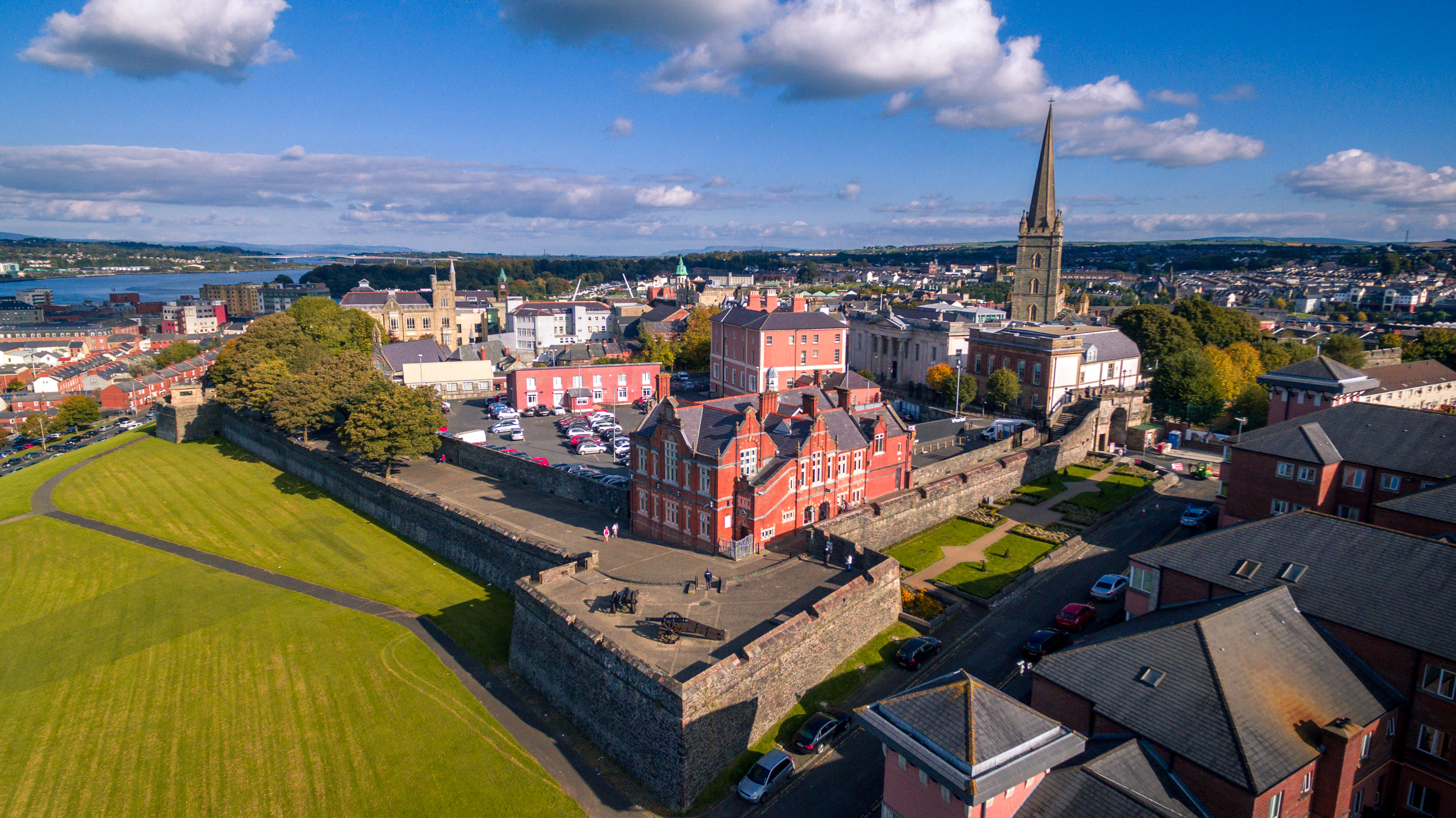 25_derry-overhead-shot-of-the-walls.jpg